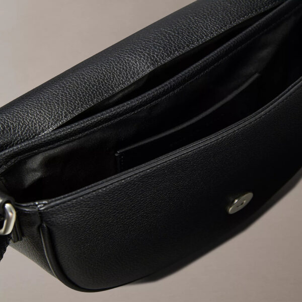 Calvin Klein All Day Saddle Bag - Imagen 2