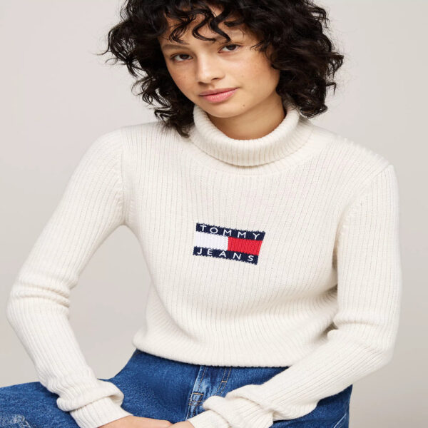 Tommy Hilfiger Cropped Slim Fit Turtleneck Sweater - Imagen 2